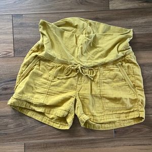 Old Navy maternity shorts